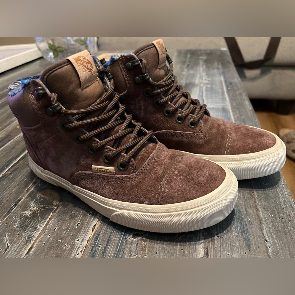 VANS- COLD WEATHER MTE- WOMEN’s 7.5 - MEN’s 6